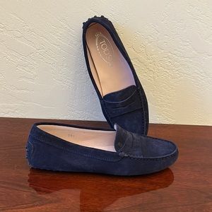 Women’s navy blue Tod’s, size 38.5